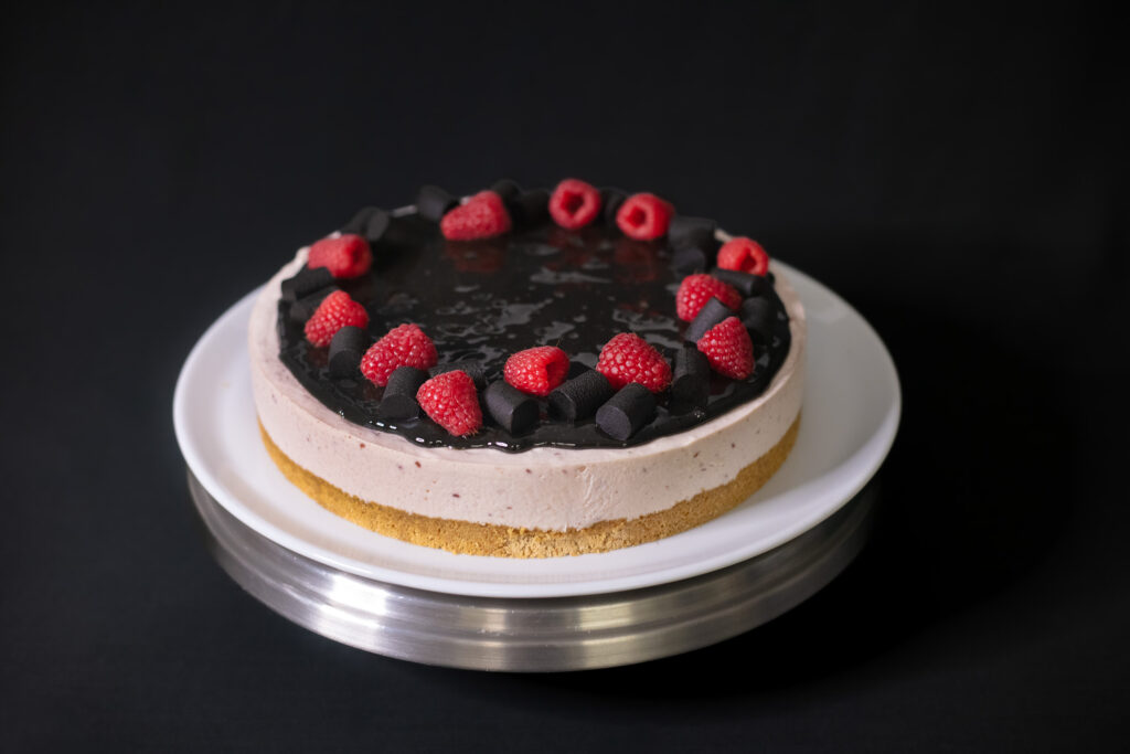 Vadelma-lakritsijuustokakku